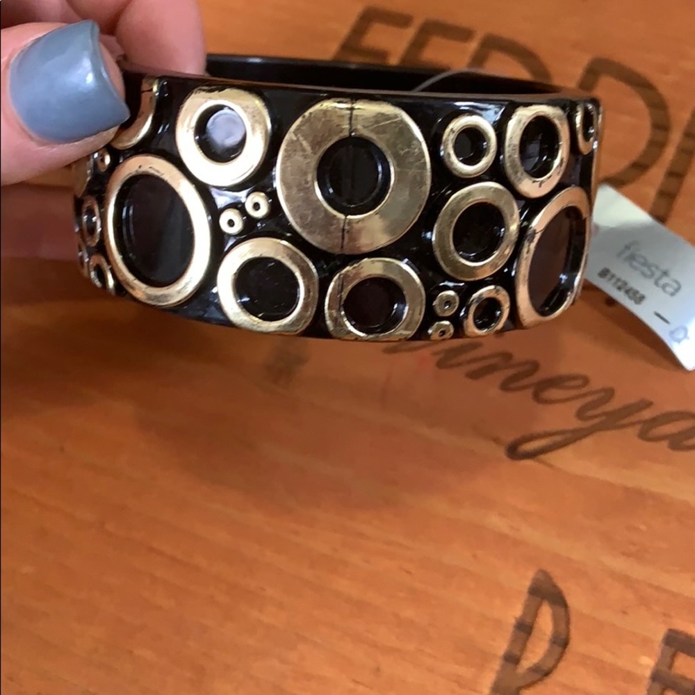Black and gold bangle